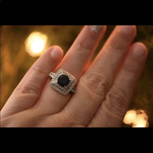 18Kt White Gold Diamond Engagement Ring - Picture 3 of 4